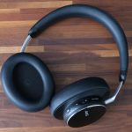بررسی هدفون AKG N9 Hybrid: بهترین همراه سفر با دانگل داخلی و عمر باتری بالا
