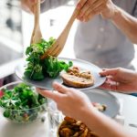 پنج خوراکی ساده برای تامین ویتامین‌های روزانه: تغذیه کامل بدون دردسر!