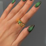 لاک ناخن ژل آیس سبز خاص واسه سلیقه های فانتزی دخترونه و لایت زنانه