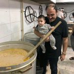 تصاویر دلنشین از نذری مهران غفوریان و دخترش در تاسوعا!