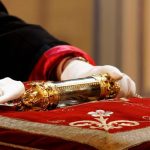 وقتی نوبت به دزدیدن خون پاپ می‌رسد!