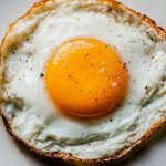 تخم‌مرغ و کلسترول: آیا واقعاً برای قلب مضر است؟