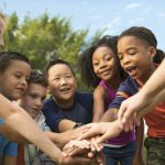 تحقیق جدید: مشکلات مالی والدین میتواند مهارتهای اجتماعی کودکان را تحتتأثیر قرار دهد