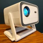 بررسی کامل پروژکتور Wanbo Vali | تجربه سینمای خانگی اقتصادی