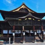 معبد زنکوجی: روشنایی ایمان در قلب ناگانو