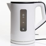 پژوهش جدید: کتری‌های برقی پلاستیکی میلیاردها نانوپلاستیک در آب آزاد می‌کنند